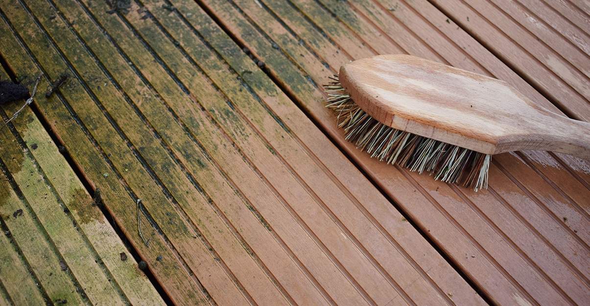 Brosse de nettoyage pour terrasse